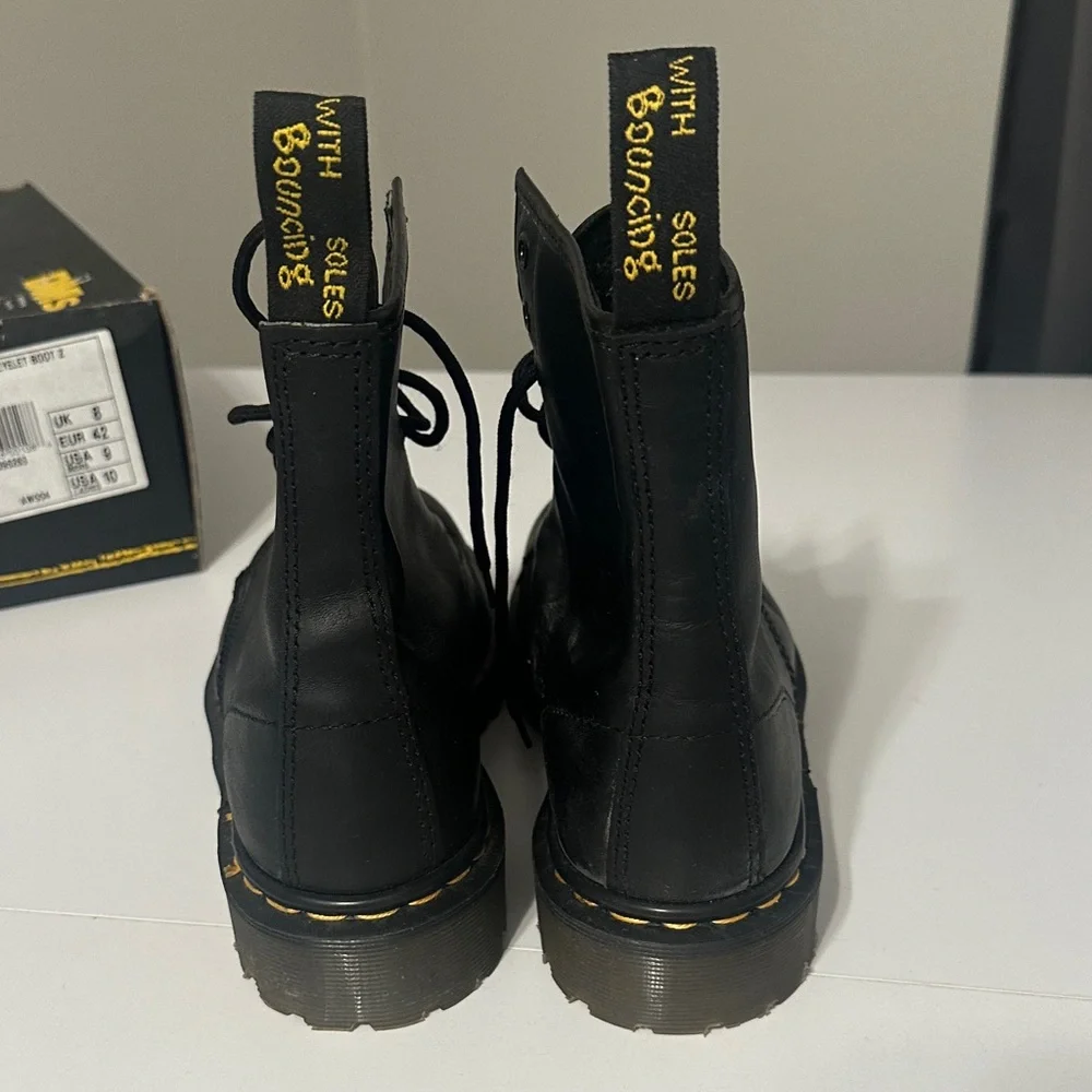 Dr. Martens Black Leather Boots 1460 - Picture 4 of 14